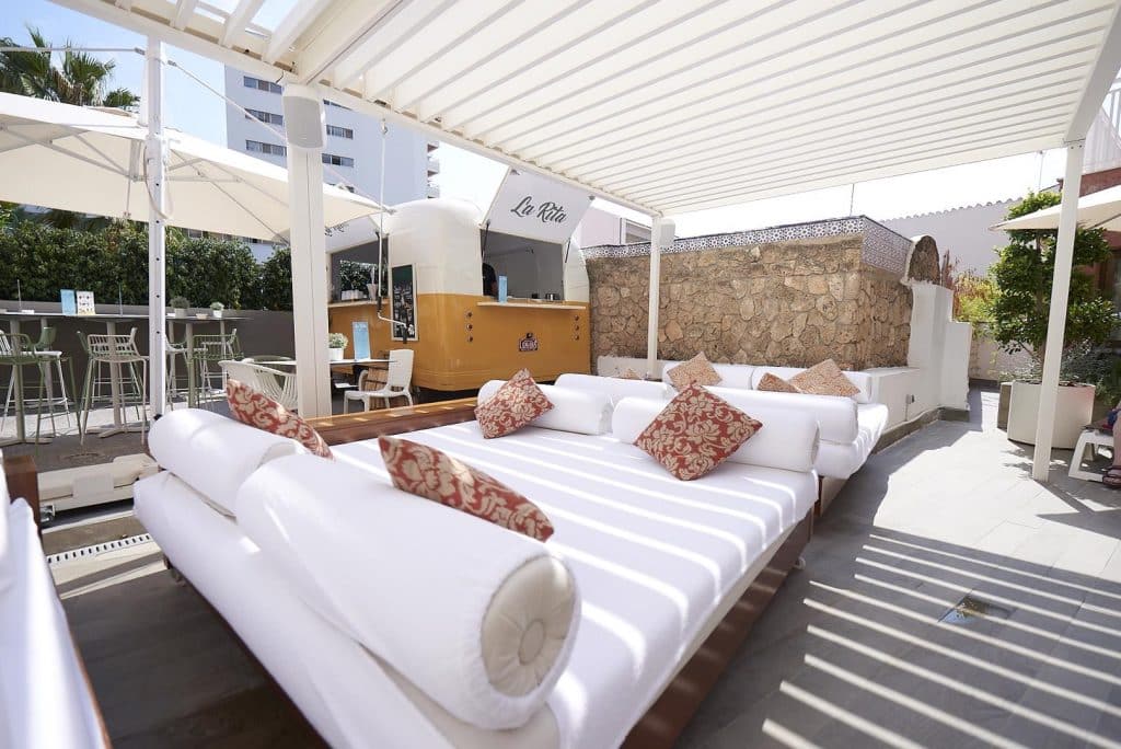 Hotel Fenix Torremolinos bed